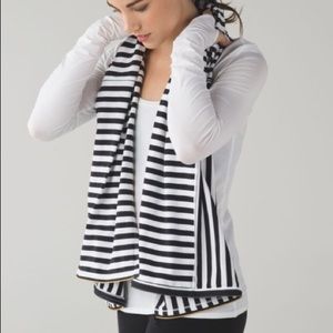 Lululemon Black and White Vinyasa Scarf Gold Zip